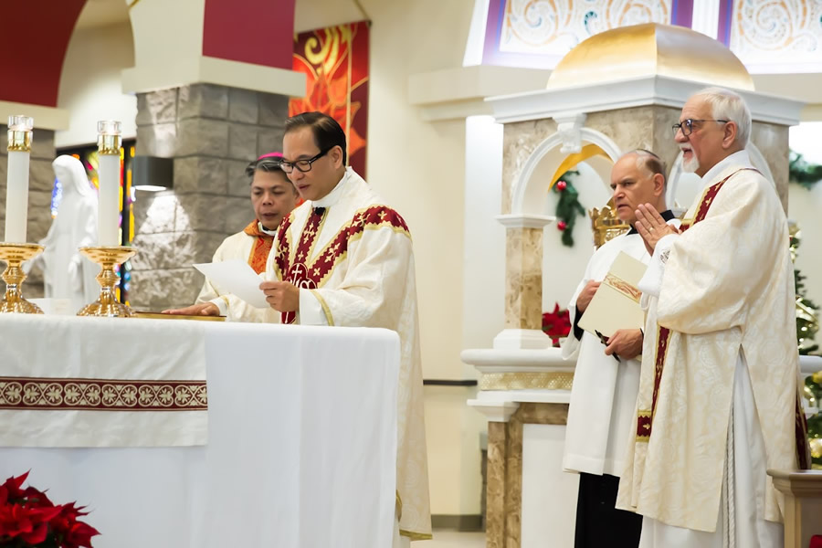 clergy0111262